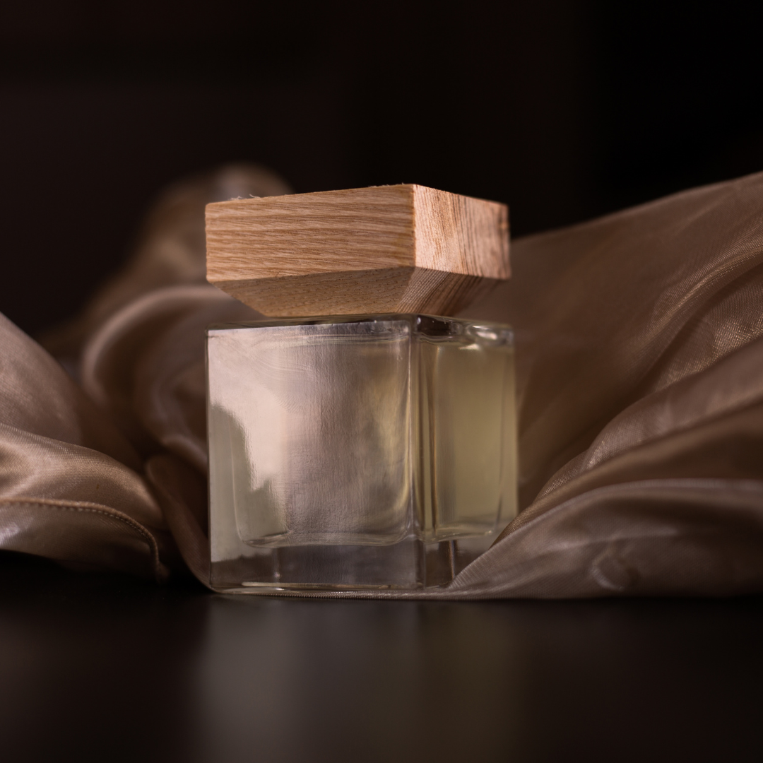 Layering perfum (fragrance layering): Sztuka tworzenia zapachu, który mówi „to ja”