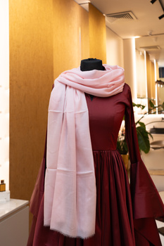 PASZMINA KASZMIROWA MONOCOLOR JASNA PEONIA