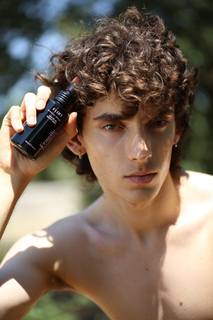 FRAGILE COSMETICS FLIRT Revitalizing + detangling leave-in hair milky mist